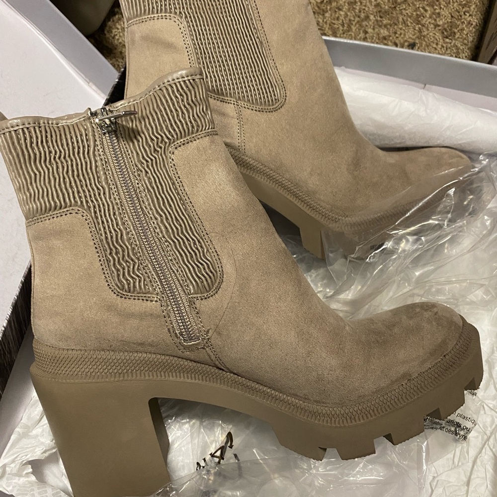Suede boots